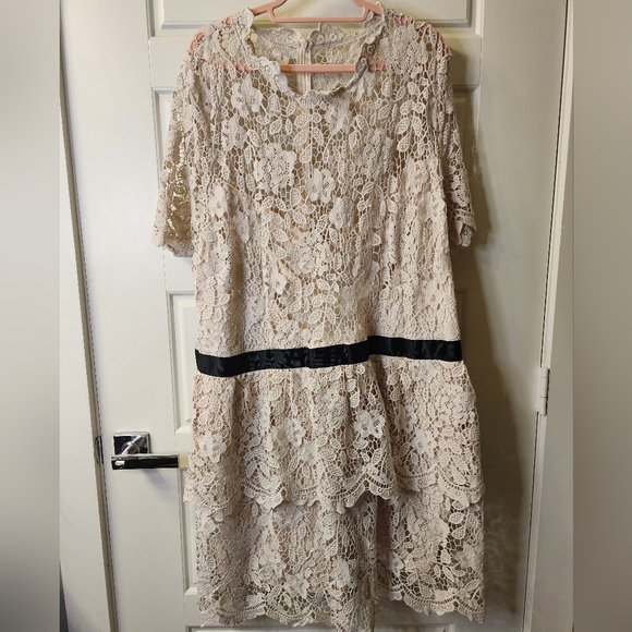 Boohoo Plus Dresses & Skirts - BOOHOO PLUS Size 24 Cream Lace Tiered Dress‎